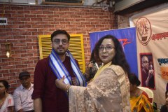 photo_6172257923414213910_y